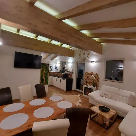 Auszeit Steiraland Penthouse 9 Mit Grossen Balkon Und Parkplatz Appartement