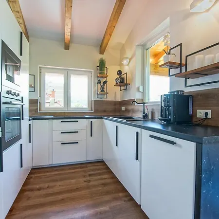 Auszeit Steiraland Penthouse 9 Mit Grossen Balkon Und Parkplatz Appartement