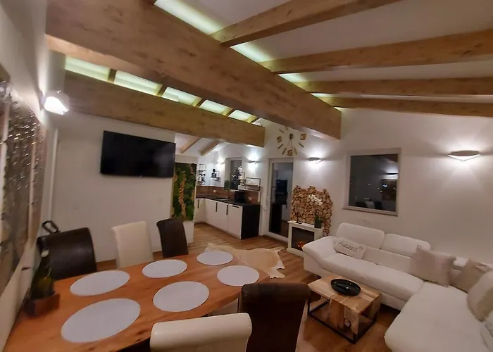 Auszeit Steiraland Penthouse 9 Mit Großen Balkon Und Parkplatz Apartment